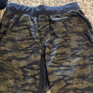 Lululemon Men shorts, size large